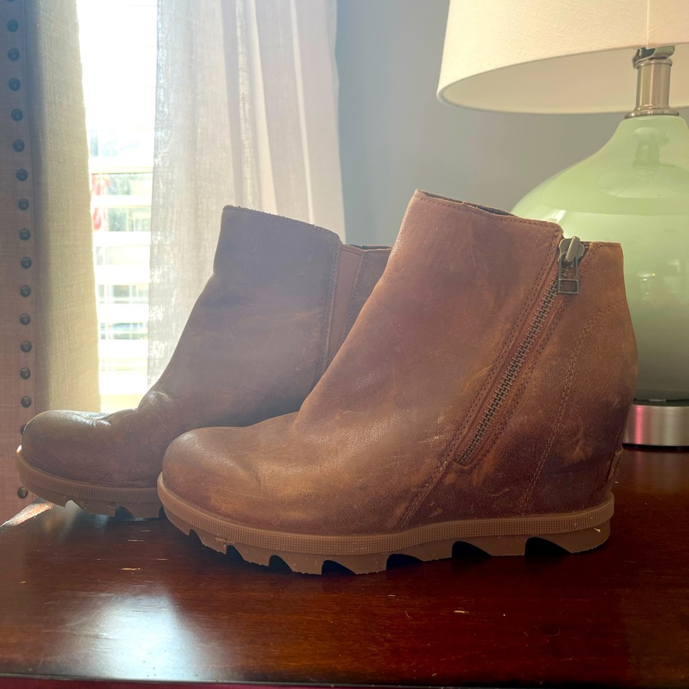 Sorel Joan of Arc brown leather wedge booties